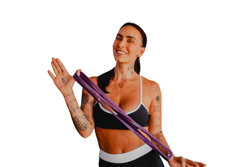 Aluna treinando com barra em uma aula do ACFIT2